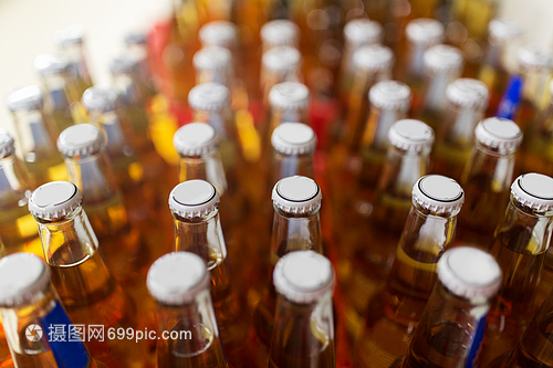 銷售酒精瓶白酒商店酒類商店的瓶子